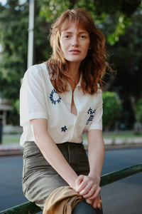 חולצת טלי לבן מודפס